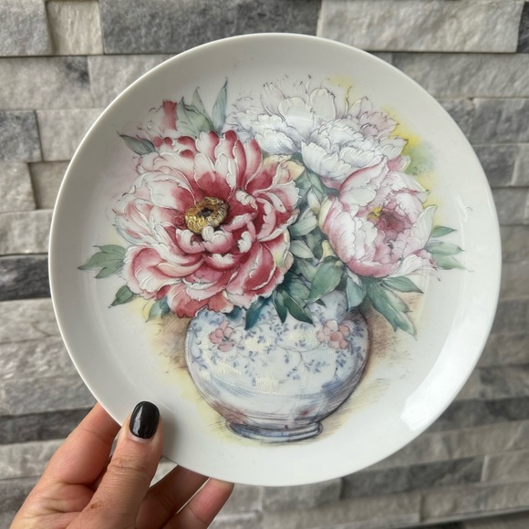 Floribunda Roses & Peonies Floral Plate Hand Decorated Embossed Flower Bouquet - Picture 5 of 10